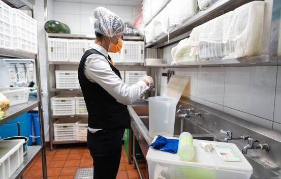 流动小厨助理爆料视频,揭秘幕后制作过程与美食秘籍  第2张